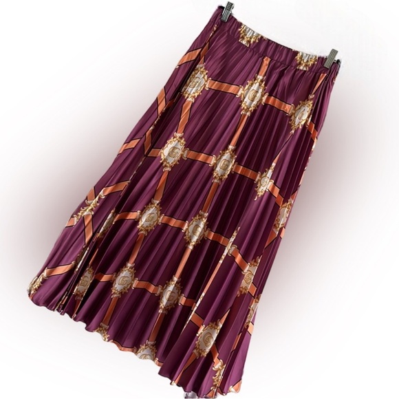 💜Gucci 2019 Purple Gold Marmont GG Doubloon Harness Silk Pleated Skirt💜 - Picture 4 of 8